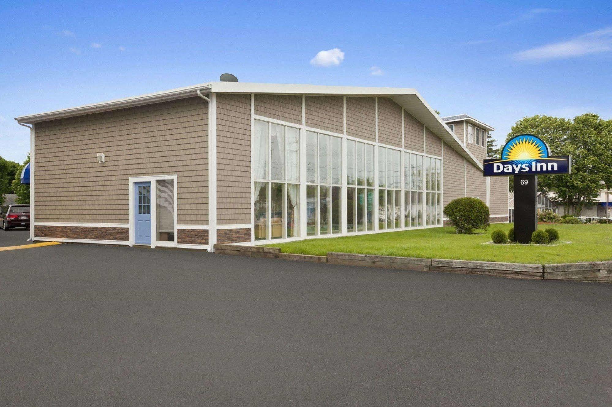 Days Inn By Wyndham - Cape Cod West Yarmouth Exterior photo