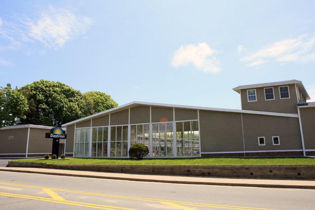 Days Inn By Wyndham - Cape Cod West Yarmouth Exterior photo