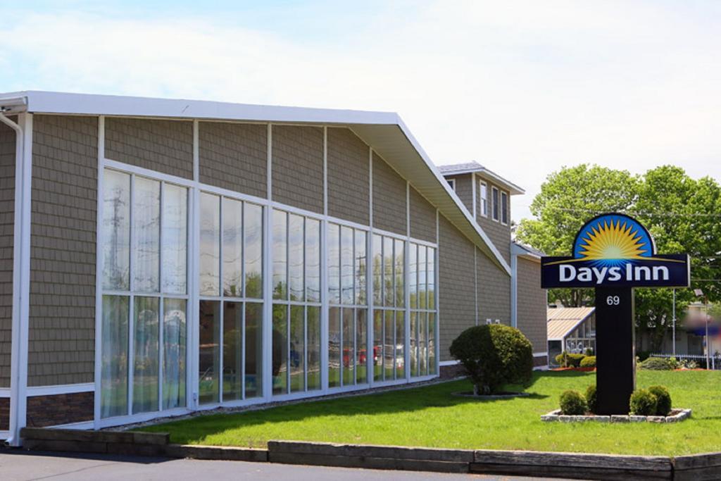 Days Inn By Wyndham - Cape Cod West Yarmouth Exterior photo